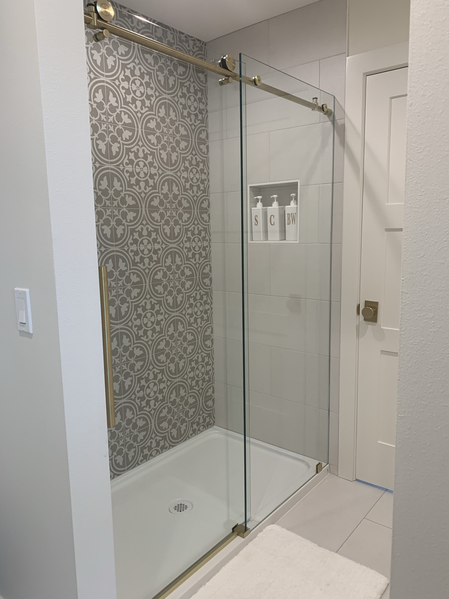 Sliding Shower with Fixed Side